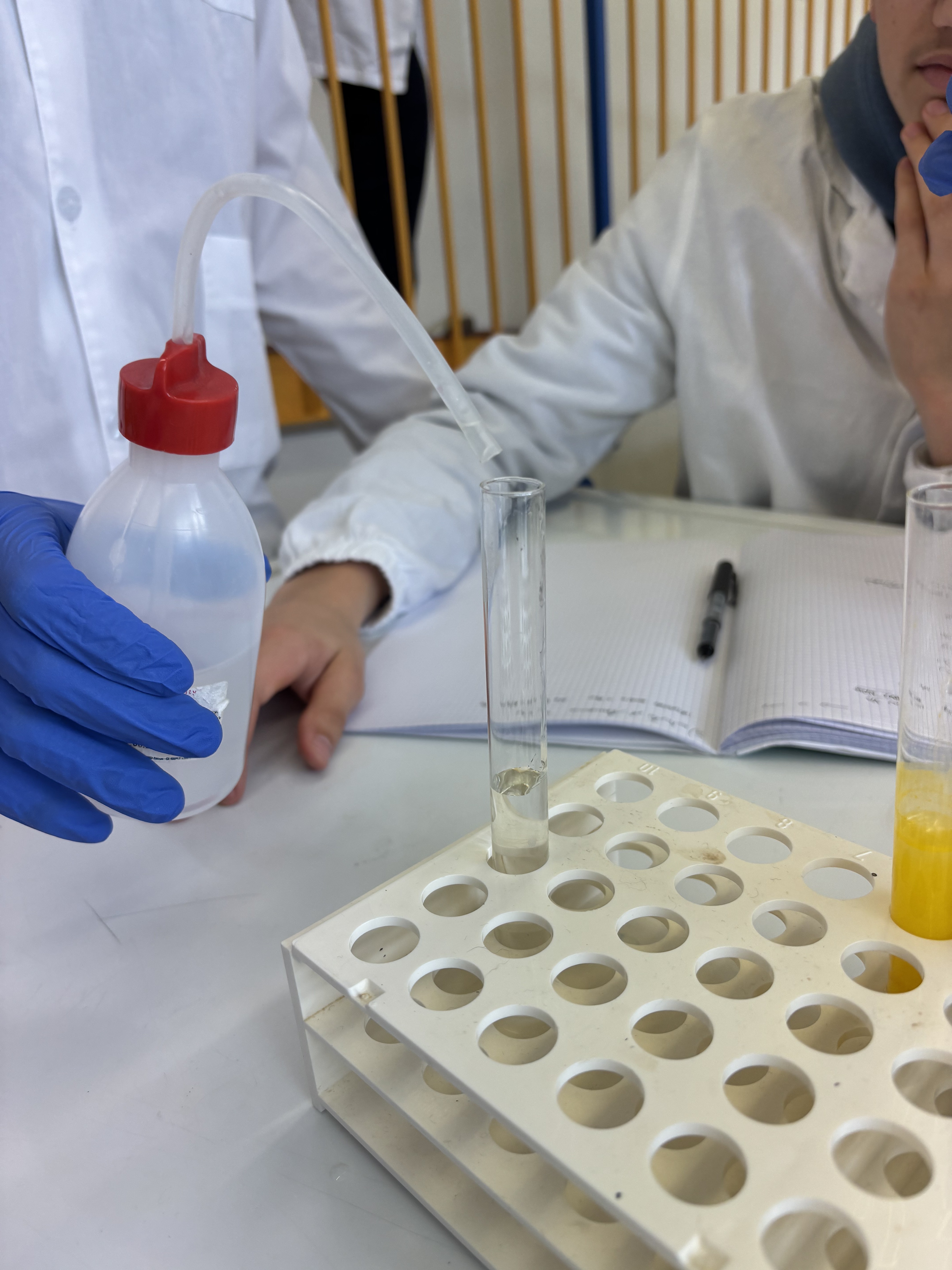 Aggiunta di acqua distillata